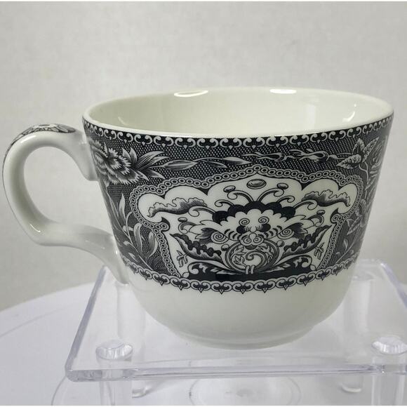 The Spode Blue Room Collection Floral Teacup and Saucer - Picture 2 of 13